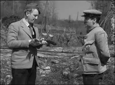 Dans quel vieux film Louis de Funès joue-t-il le rôle d'un garde-pêche ?