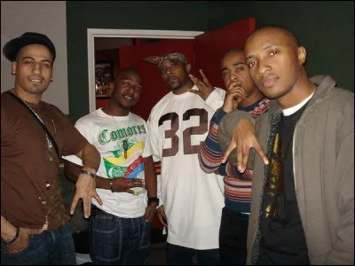 Quels sont les mots qui concluent le morceau intitulé "A l'ancienne" dans lequel les Psy 4 de la Rime eurent l'honneur de recevoir Nate Dogg dans la cité phocéenne ?