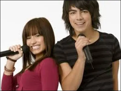 En 2008, elle se fait connaître en jouant le rôle principal dans un téléfilm de Disney. Quel est le nom de ce téléfilm ?