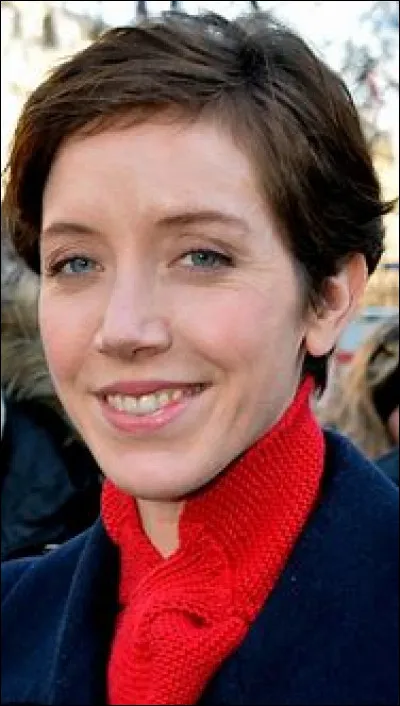 Son nom est Giraudeau, une des actrices principales de la s&eacute;rie t&eacute;l&eacute;vis&eacute;e "Le Bureau des l&eacute;gendes", quel est son pr&eacute;nom ?