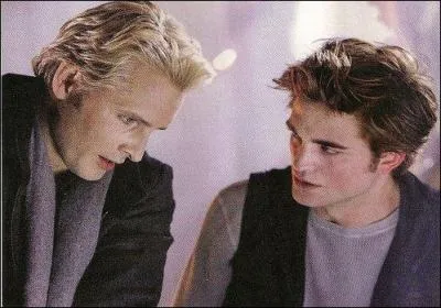 Pourquoi Carlisle transforme-t-il Edward en vampire ?