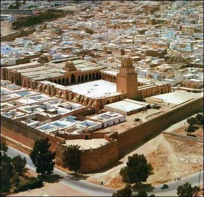 La ville de Kairouan se trouve ...
