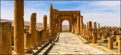 Les ruines romaines de Timgad se trouvent ...