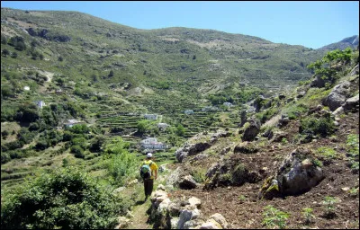 La région montagneuse du Rif, culminant à 2 448 mètres, s'étend entre la côte méditerranéenne et la vallée de la Ouargha : elle se trouve ...