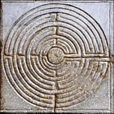 Quelle cr&eacute;ature monstrueuse de la mythologie grecque &eacute;tait enferm&eacute;e dans le Labyrinthe de Cr&egrave;te ?