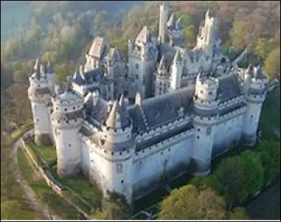 Quel est ce château fort de 1396 situé dans l'Oise, de style troubadour ?