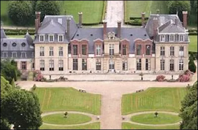 Quel est ce château de 1562, situé dans les Yvelines au sein d'un parc animalier ?