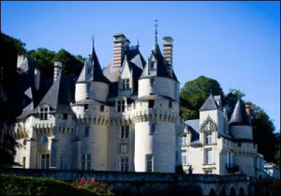 Quel est ce château du XVe siècle de style Renaissance, situé en Indre-et-Loire, surnommé le "château de la Belle aux bois dormant" ?
