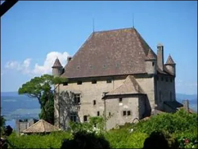 Quel est ce château médiéval du XIIIe siècle, situé en Haute-Savoie ?