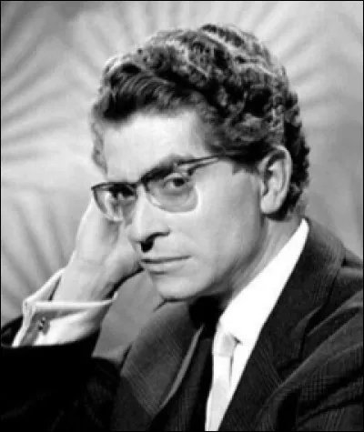 Il est devenu célèbre avec son rôle dans "Le Triporteur" en 1957 ; connue pour son bégaiement, il joue dans de nombreuses comédies - "Archimède le clochard", "Des pissenlits par la racine" : c'est ...