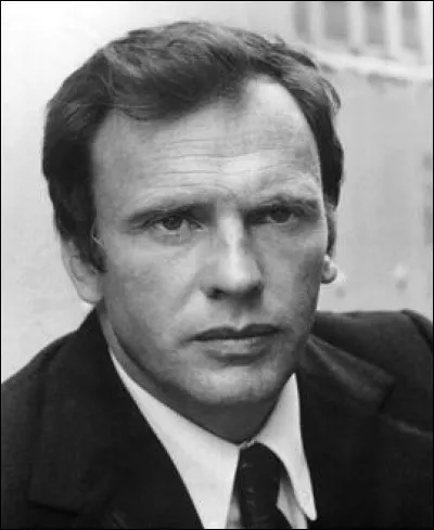 Il débute sa carrière en 1956, joue dans "Et Dieu créa la femme", "Compartiment tueurs", "Un homme et une femme" : c'est ...