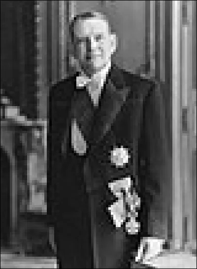 Quel est le prénom du président Coty ?