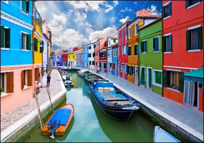 Partons pour Venise et sa lagune. Quelle île est réputée pour ses maisons colorées et sa dentelle ?