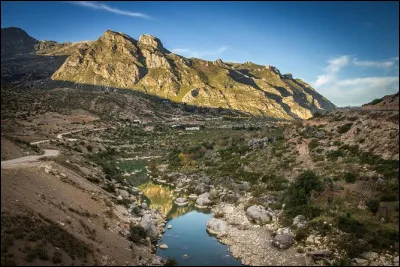 Partons pour l'Afrique. Cliquez sur la chaîne de montagnes du nord du Maroc.