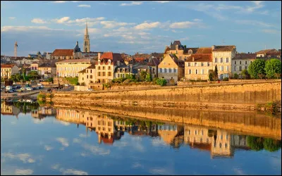 Quel fleuve traverse Bergerac ?