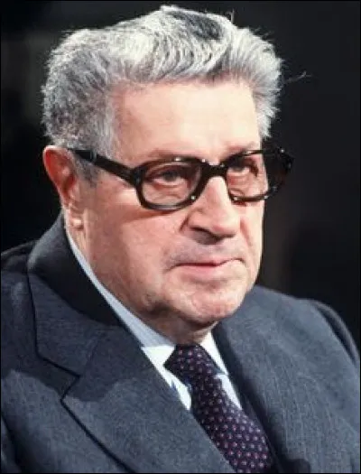 Cet écrivain français d'origine russe, prix Goncourt 1938 pour "L'Araigne", auteur de la suite romanesque "Les Semailles et les Moissons" : c'est ... Troyat.