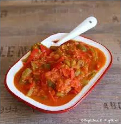 On trouve dans la piperade de la tomate, de l'oignon et du poivron.