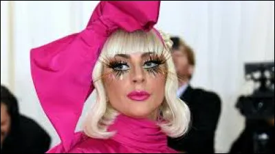 La chanson "The Edge of Glory" contient un solo de...