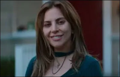 Avec qui chante-t-elle sur "Shallow" extrait de la B.O du film "A Star Is Born" ?