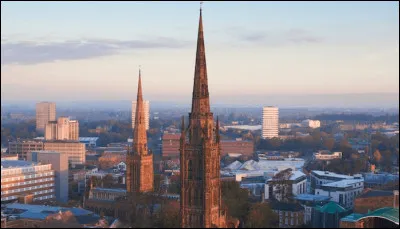 Ville d'Angleterre de 330 000 habitants, située dans la région des West Midlands, longtemps connue pour son industrie automobile :