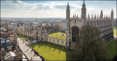 Ville d'Angleterre, située à 100 km au nord de Londres, connue pour son université de renommée mondiale :