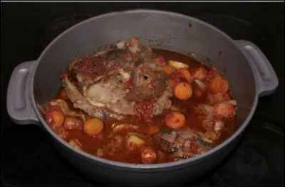 Quel est ce plat milanais &agrave; base de rago&ucirc;t de jarret de veau brais&eacute; au vin blanc sec, accompagn&eacute; de l&eacute;gumes ?