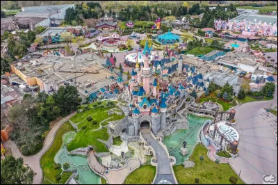 Voici un parc que d&eacute;sormais on ne pr&eacute;sente plus, le mondialement connu :