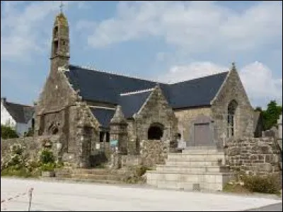 Nous terminons notre balade en Bretagne, devant l'église Notre-Dame de Trémargat. Nous sommes dans le département ...