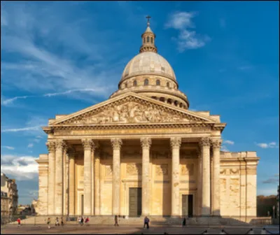 Comment appelle-t-on un monument où sont déposés les corps des grandes personnalités d'une nation ? Nom qui, à l'origine, désigne un temple grec ou romain consacré aux dieux.