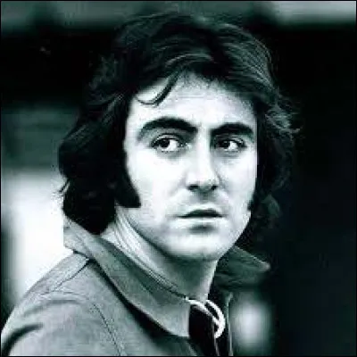 Qui a composé et interprété la chanson "Chez Laurette" ?