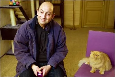 Elle est Mathilde, la fille de Kad Merad dans :