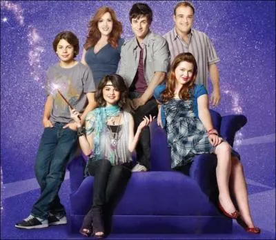 Quel est le partenaire de Selena dans les sorciers de Waverly Place ?