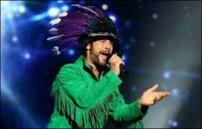 Comment s'appelle chanteur du groupe anglais Jamiroquai ?