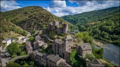 Je vous emmène à présent en Occitanie à la découverte de Brousse-le-Château. Village de l'arrondissement de Millau, classé parmi les Plus Beaux Villages de France, il se situe dans le département ...