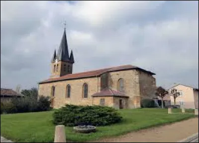 Voici l'église Saint-Brice de Dombras. Village du Grand-Est, dans l'arrondissement de Verdun, il se situe dans le département ...