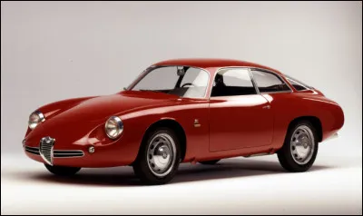 Cette automobile transalpine porte un nom que les férus de voitures italiennes connaissent bien. Aujourd'hui, ce nom est réapparu dans la gamme du constructeur milanais. Quelle est cette voiture ?