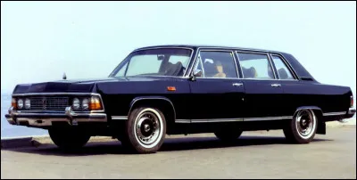 Plus grosse limousine de ce quiz, elle nous vient d'URSS. Ce véhicule a principalement été utilisé par différents chefs d'États et son nom signifie "Mouette". Quel est son nom ?