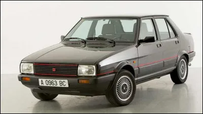 Dans les pays ibériques, un constructeur a longtemps produit des Fiat sous licence et celle-ci est une variante de la Fiat Ritmo. Quel est son nom ?