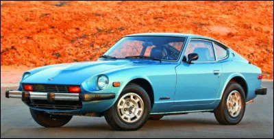 À première vue, j'ai du mal à nommer ce coupé nippon qui ressemble beaucoup à certaines de ses aînées et à une certaine Jaguar Type E. Quel est son nom ?