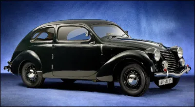 Partons vers les pays de l'Est, je vous présente cette automobile tchécoslovaque qui porte un nom qui ne reflète pas cette spécificité. Quelle est cette automobile ?