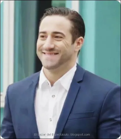 Avec qui le père de Kally sort-il dans la saison 2 ?