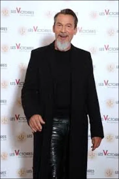 Florent Pagny a ----- aux Victoires de la musique 2020. 
Il les a -----.