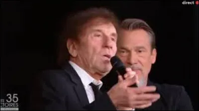 L'interprète de la chanson "Allô ! Maman, Bobo" a ----- une majorité des 900 votants. la catégorie reine des Victoires de la musique est ----- par le parrain de la scène française, Alain Souchon.