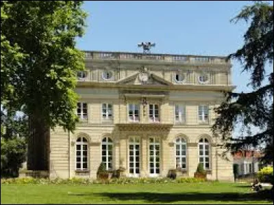Ville de 20 000 habitants du Val-d'Oise, située sur des hauteurs dominant la plaine de France :