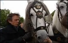 Comment s'appelle l'homme qui dresse des chevaux pour les cascades dans les films ?