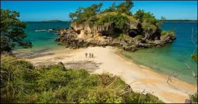 Comment s'appelle la rivière qui délimite le sud-est de la Terre d'Arnhem et qui se jette dans le golfe de Carpentarie ?