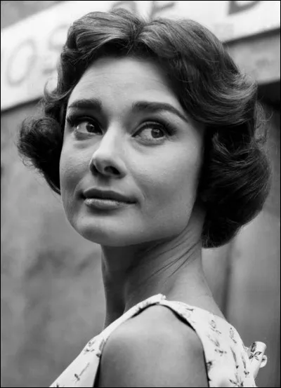 Quelle est cette actrice classique hollywoodienne ?
