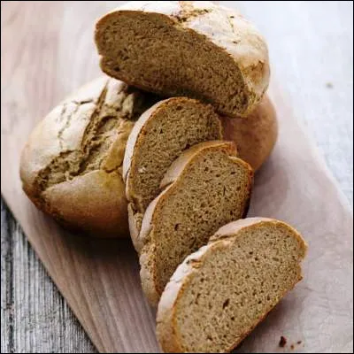 Quel est l'autre nom du pain de seigle, spécialité du canton suisse du Valais ?