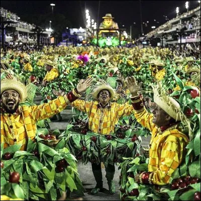 Quelle danse est indissociable du Brésil et de ses carnavals ?