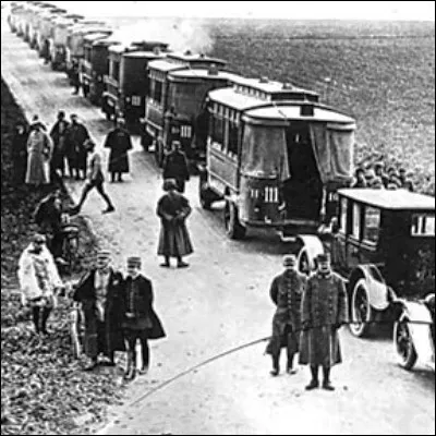 Quel chef d'État-major de l'Armée de terre française remporte la bataille de la Marne en septembre 1914 ?